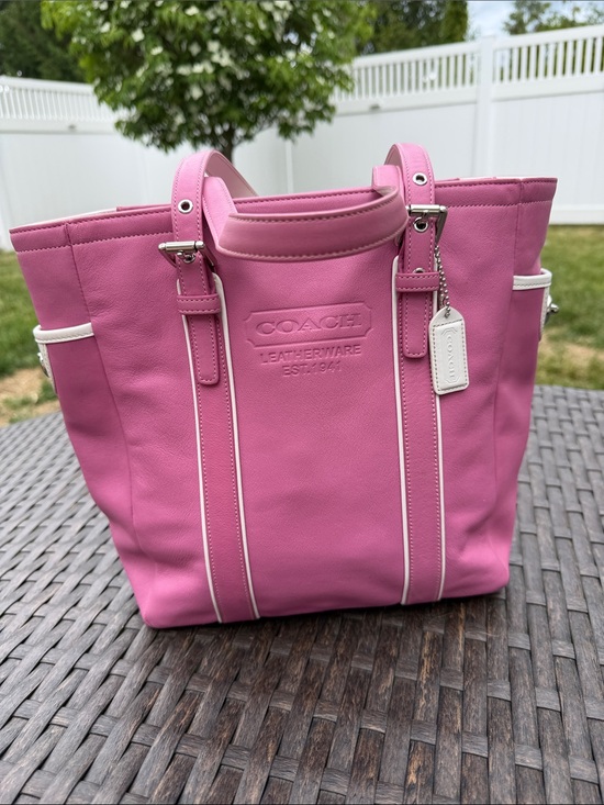 Coach Handbags - Vintage Y2K-era Coach Hampton Gallery Leather Tote Bag